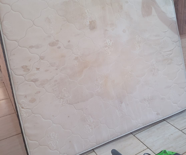 Colchão antes da limpeza